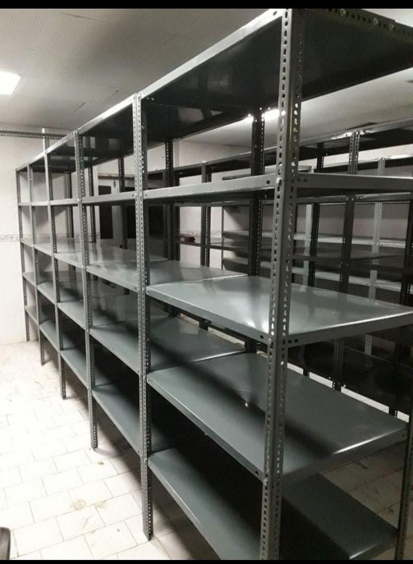 قفسه پیچ و مهره ای