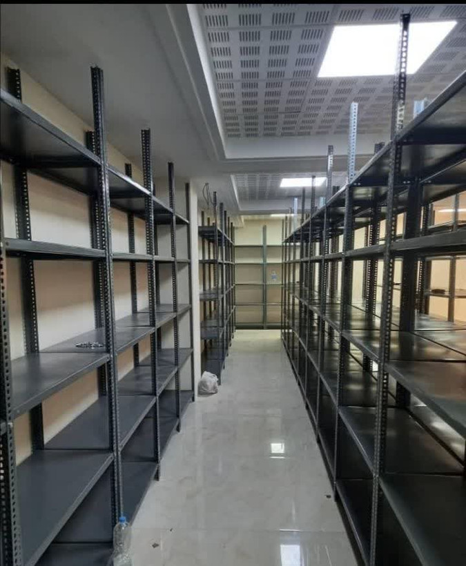 قفسه پیچ و مهره ای